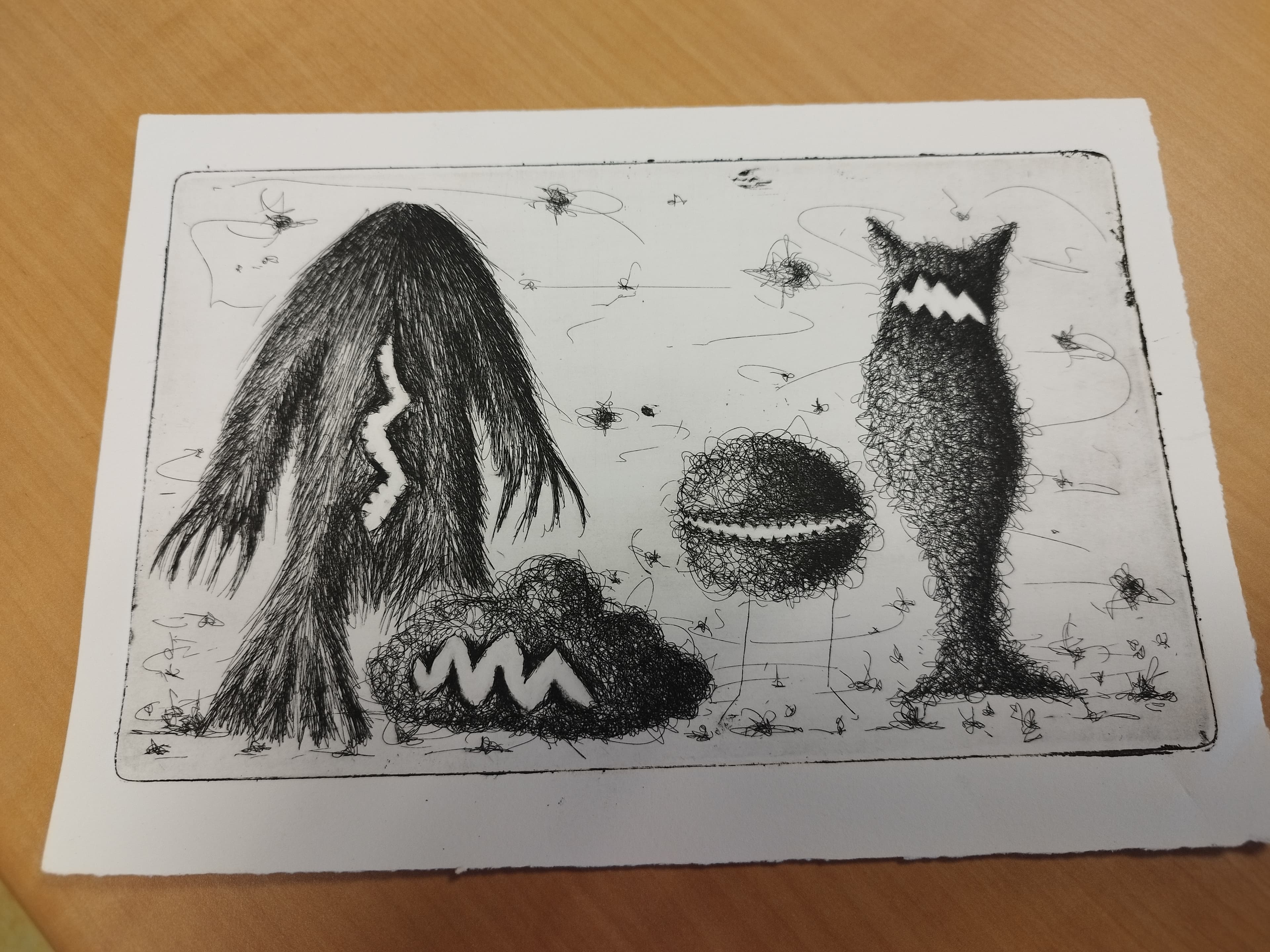 Gravure représentant trois petites créatures imaginaires hérissées, façon bestiaire fantastique